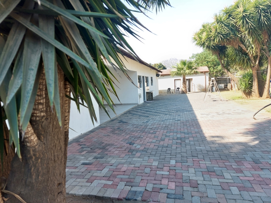 4 Bedroom Property for Sale in Oos Einde North West